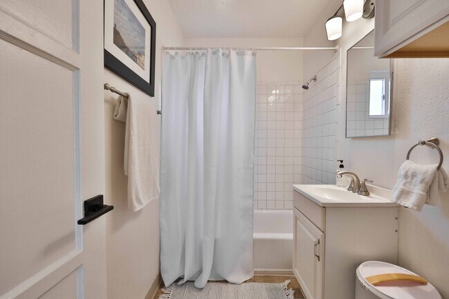 Building Photo - 4788 W Mountain View Dr