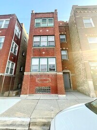 Building Photo - 3021 W Diversey Ave