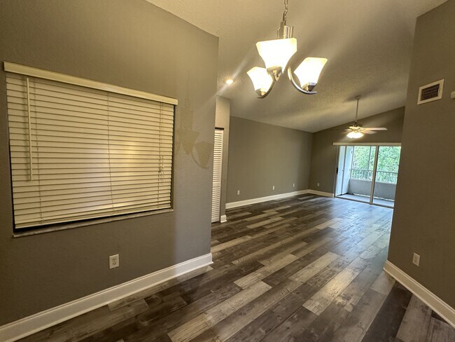 Building Photo - 2871 N Oakland Forest Dr