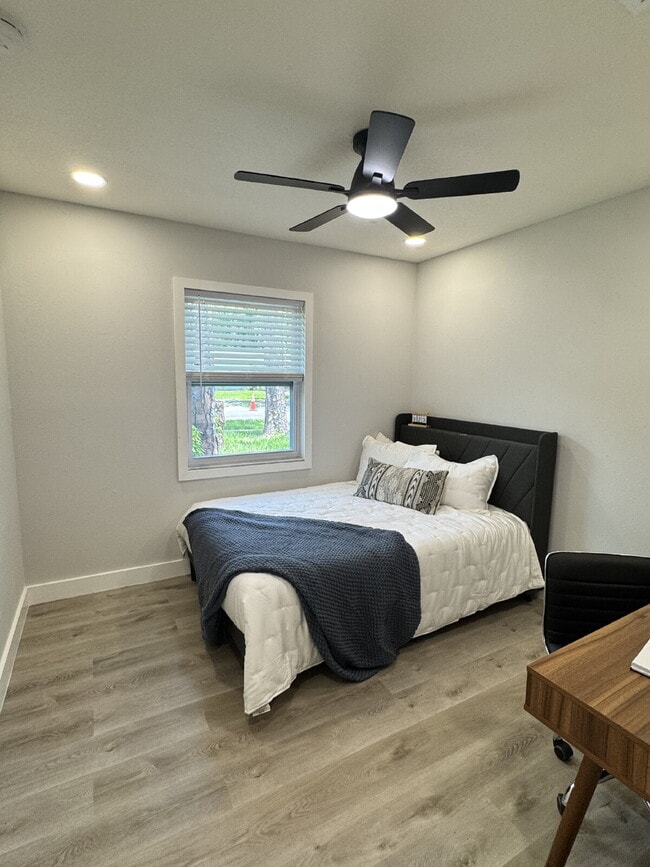 Building Photo - House close to UCF & Valencia with 4 Bedrooms for Students!