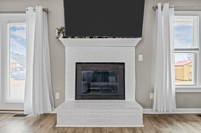 Building Photo - 38 Hallmark Dr