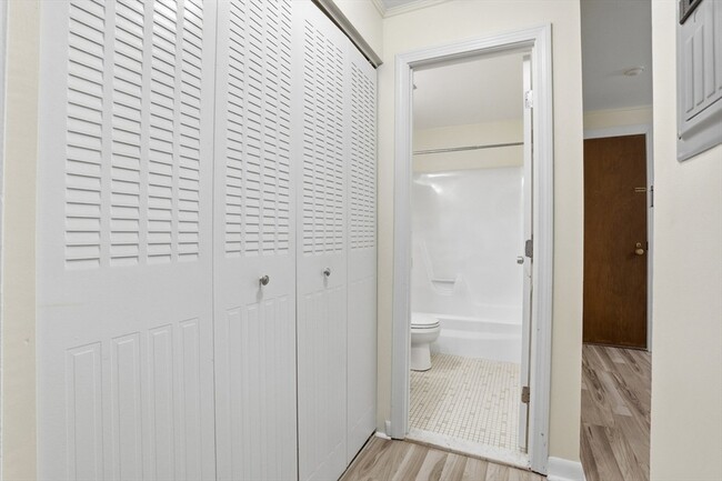 Building Photo - 209 Great Rd