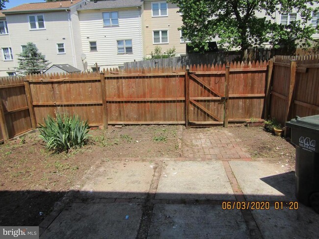Building Photo - 4158 Hamlin Ct