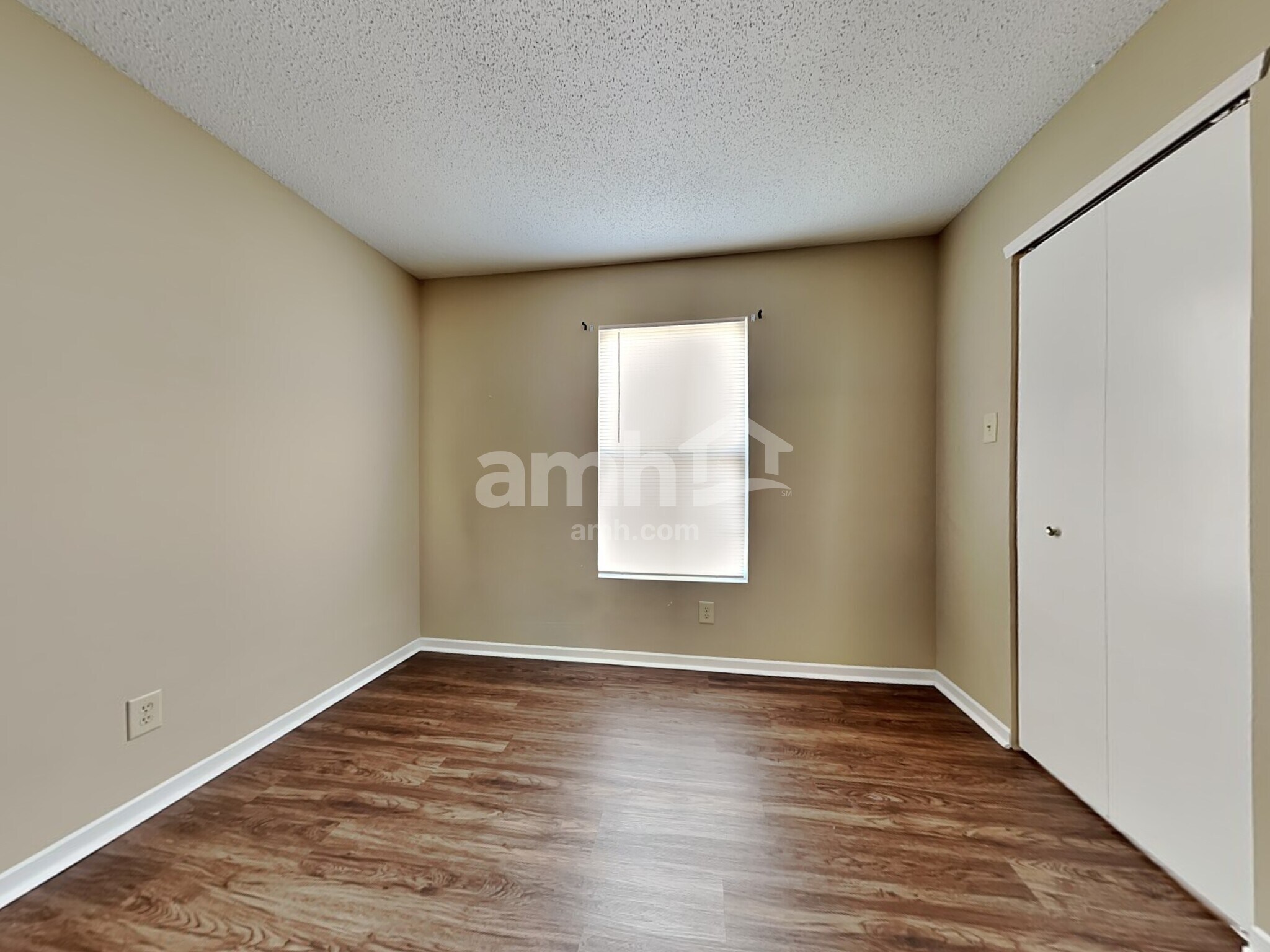 Building Photo - 1701 Blue Grass Pky