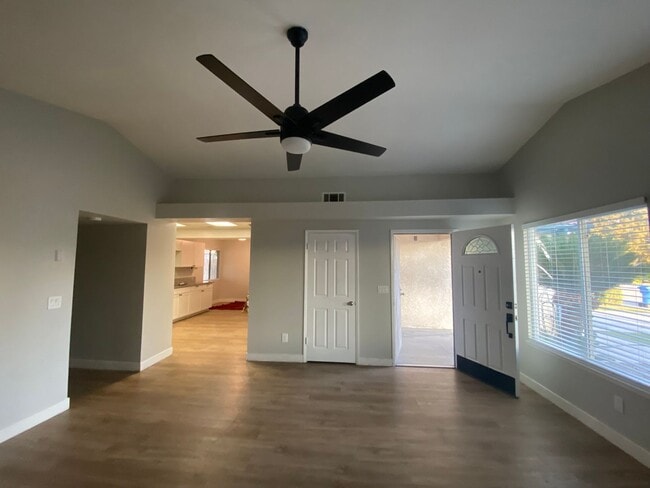 Building Photo - Recently Remodeled 3 BD 2 BA House in a Desirable SW Bakersfield
