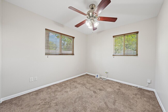 Building Photo - 272 Holly Dr