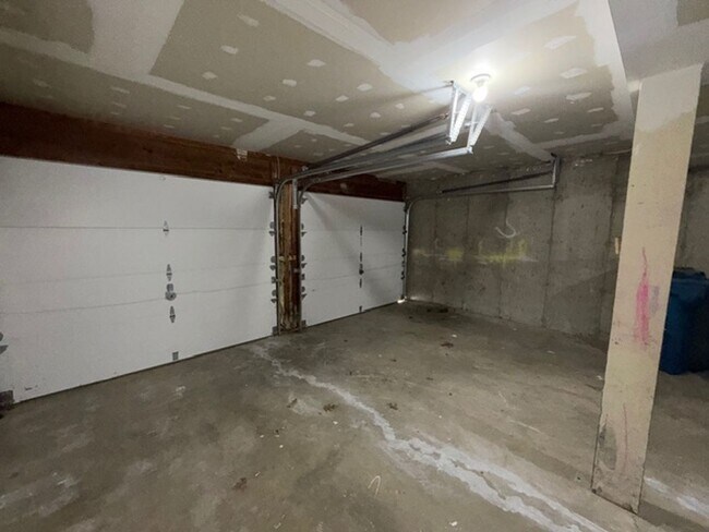 Building Photo - 580 Bridgebend Rd
