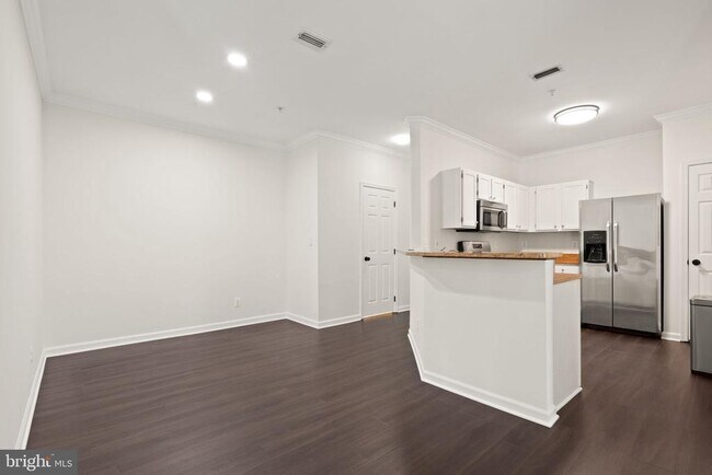 Building Photo - 1704 Lake Shore Crest Dr