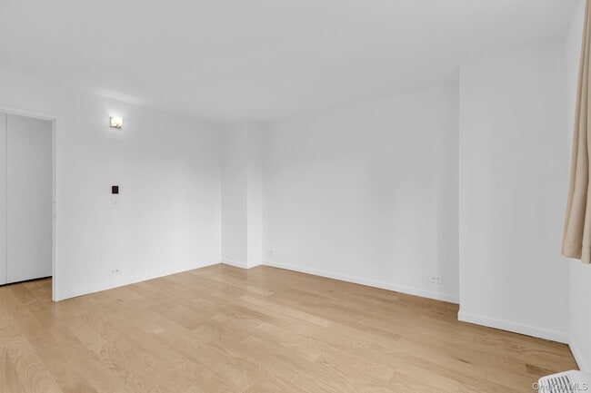 Building Photo - 345 E 93rd St