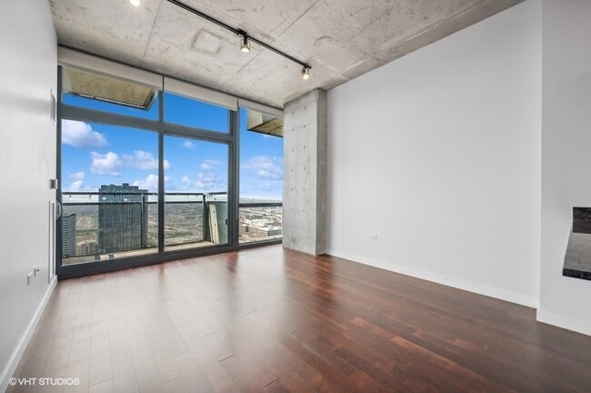 Building Photo - 235 W Van Buren St