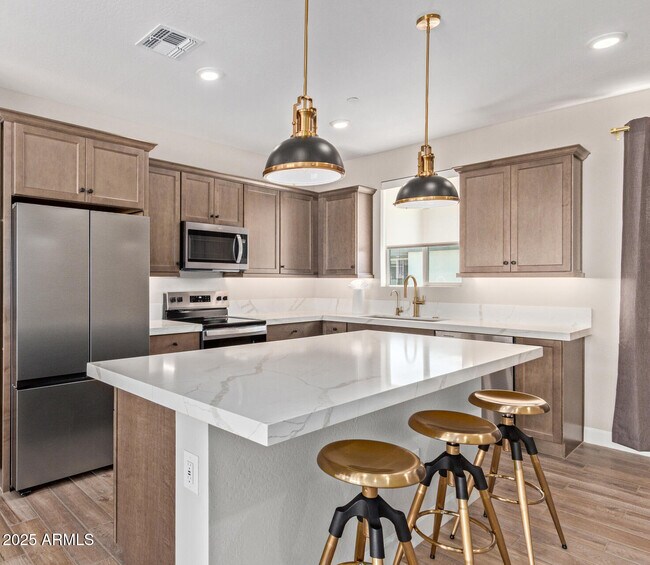 Building Photo - 2121 W Sonoran Desert Dr
