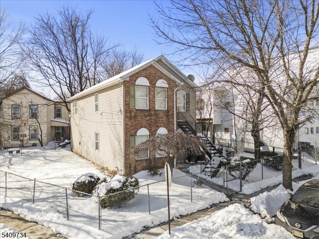 Building Photo - 17 Holsman St