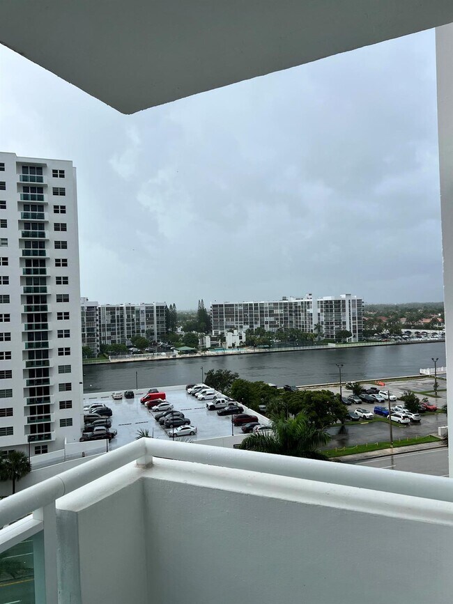 Building Photo - 3001 S Ocean Dr