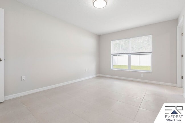 Building Photo - FULLY FENCED, LIKE NEW 3/2/1 TOWNHOUSE ON A CUL DE SAC IN BEAUTIFUL SEMINOLE WOODS