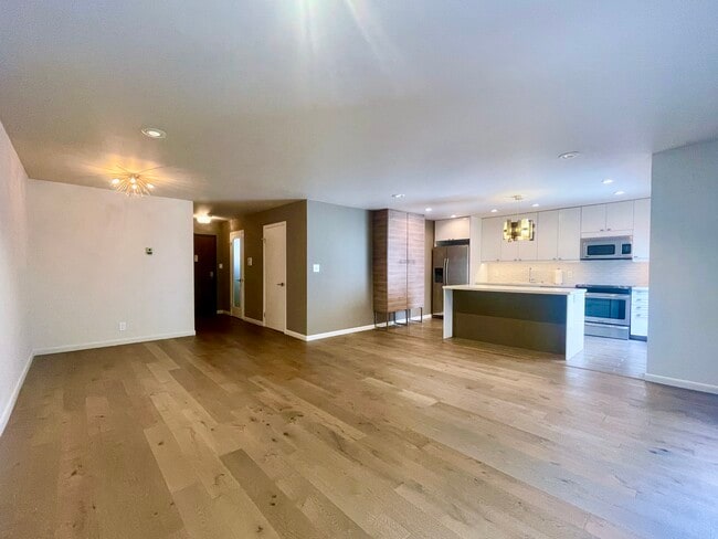 Building Photo - 1885 Pacific Ave