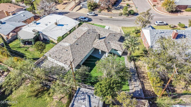 Building Photo - 1210 La Cruz Dr
