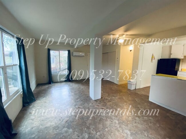 Building Photo - Private and Spacious Studio Near Downtown Sonora
