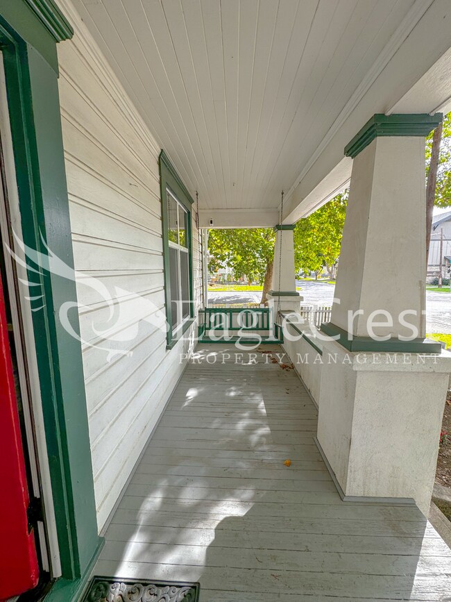 Building Photo - Downtown Walla Walla 4 Bedroom Farmhouse with Modern Comforts $200.00 OFF 2nd MONTHS RENT!!!