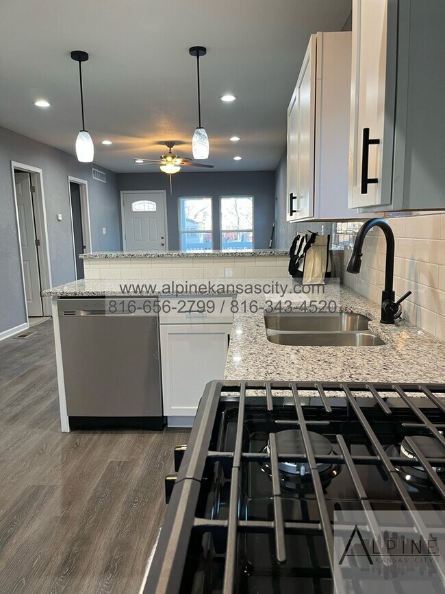 Building Photo - Fresh & Updated, Vouchers OK!