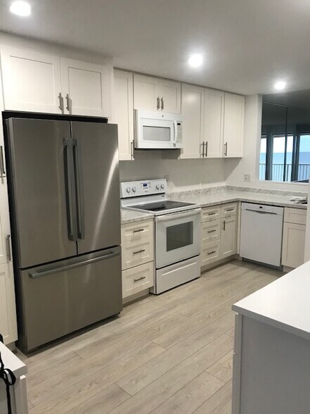 Kitchen - 89 S Atlantic Ave
