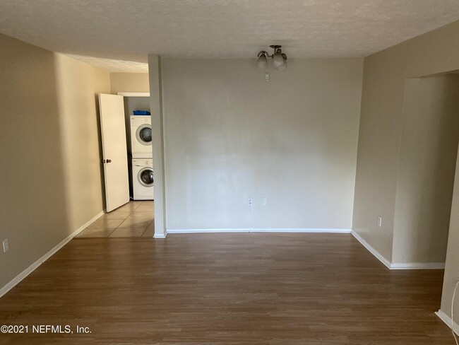 Building Photo - 1950 Paine Ave