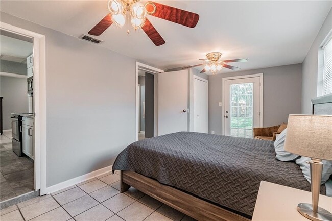 Building Photo - 3611 Anderson Ave