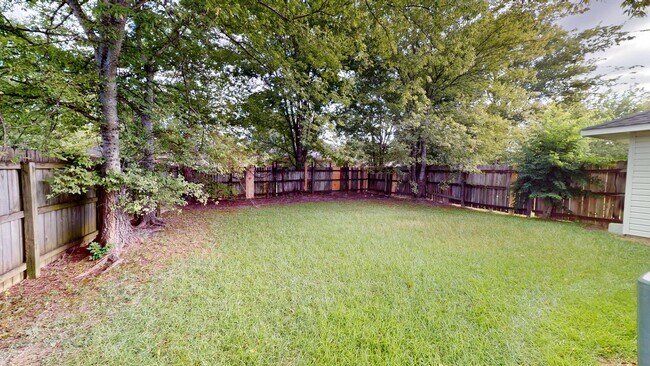 Building Photo - Updated 3/2 with Granite Counters and Stai...