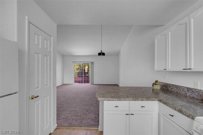 Building Photo - 353 Amber Pine St