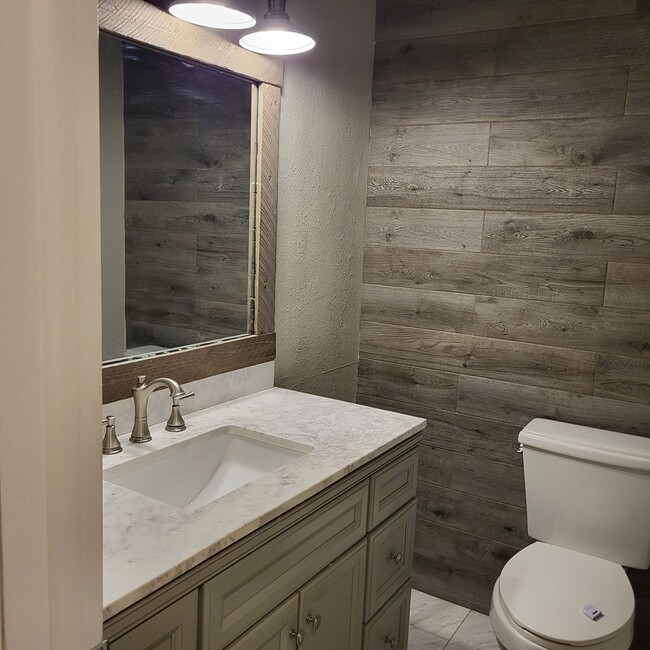 Building Photo - Sunset Park Rancher 3 Bedrooms/3 Bathrooms...