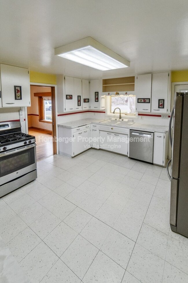 Building Photo - 2324 E South Crescent Ave