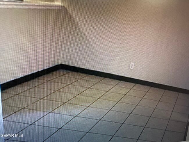 Building Photo - 10425 Ashwood Dr