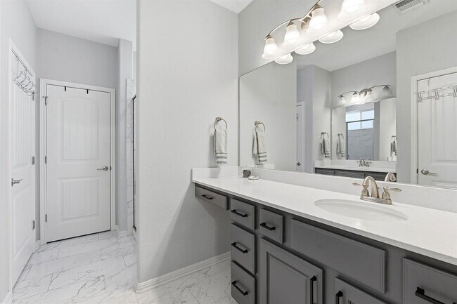 Building Photo - 5720 Baythorne Dr