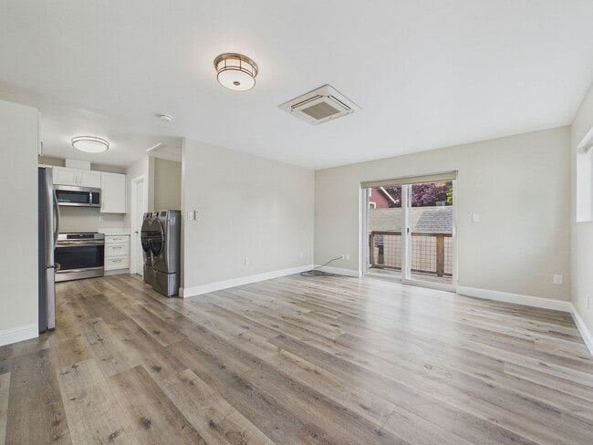 Building Photo - Brand New 1BD/1BA ADU with Private Deck, In-Unit Laundry & Parking – Prime Oakland Location