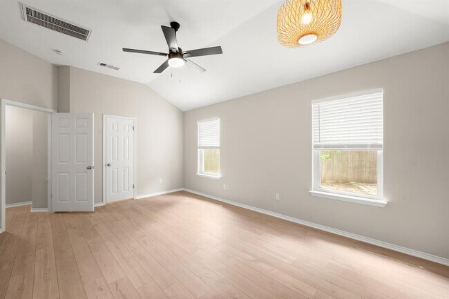 Building Photo - 2113 Rosemary Ln