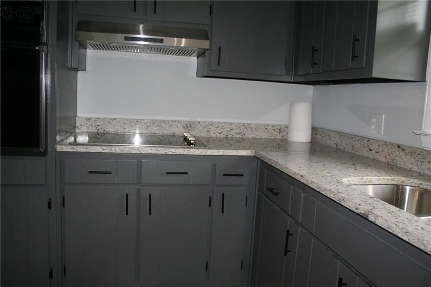 Building Photo - 2075 Pinewood Dr