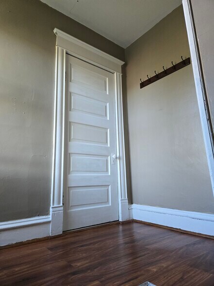 Building Photo - 2414 3rd St NE