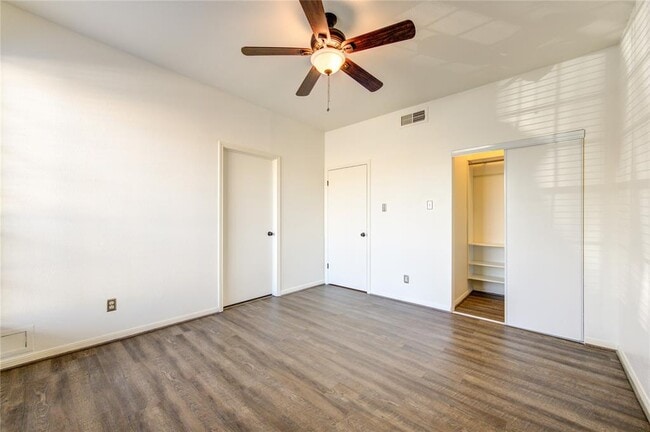 Building Photo - 2121 El Paseo St