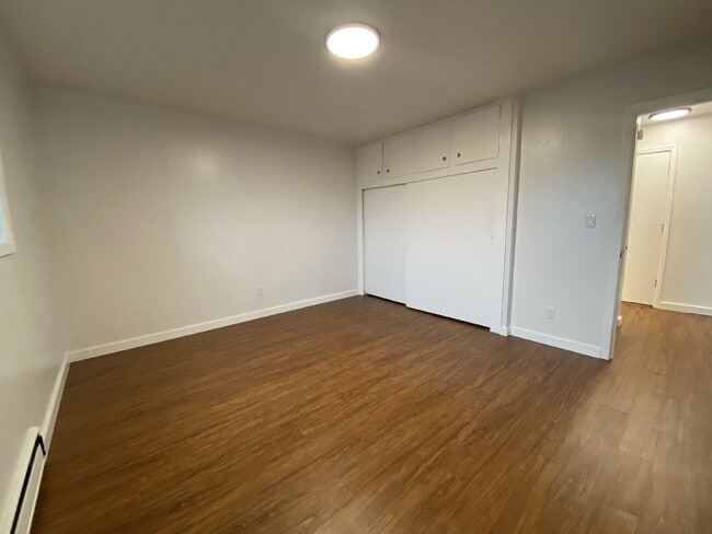 Building Photo - Cozy 1-Bed Retreat Overlooking Bellingham Bay with Utilities Savings!