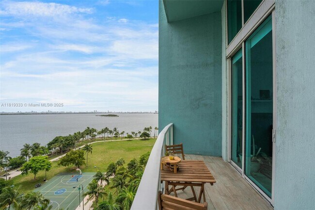 Building Photo - 1900 N Bayshore Dr