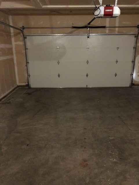 Building Photo - Spacious 4 bedroom, 2.5 bath, in Breckenridge Community