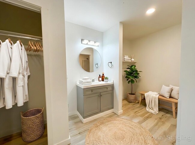 Building Photo - 829 WA-4