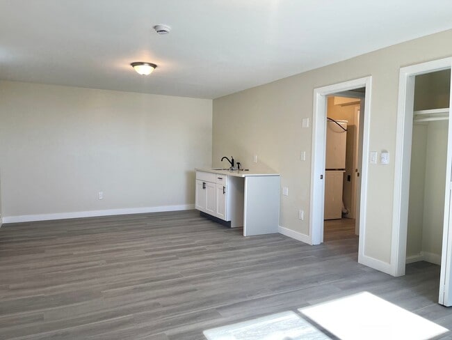 Building Photo - 2 Bedroom 2 Bathroom Ballard Duplex!