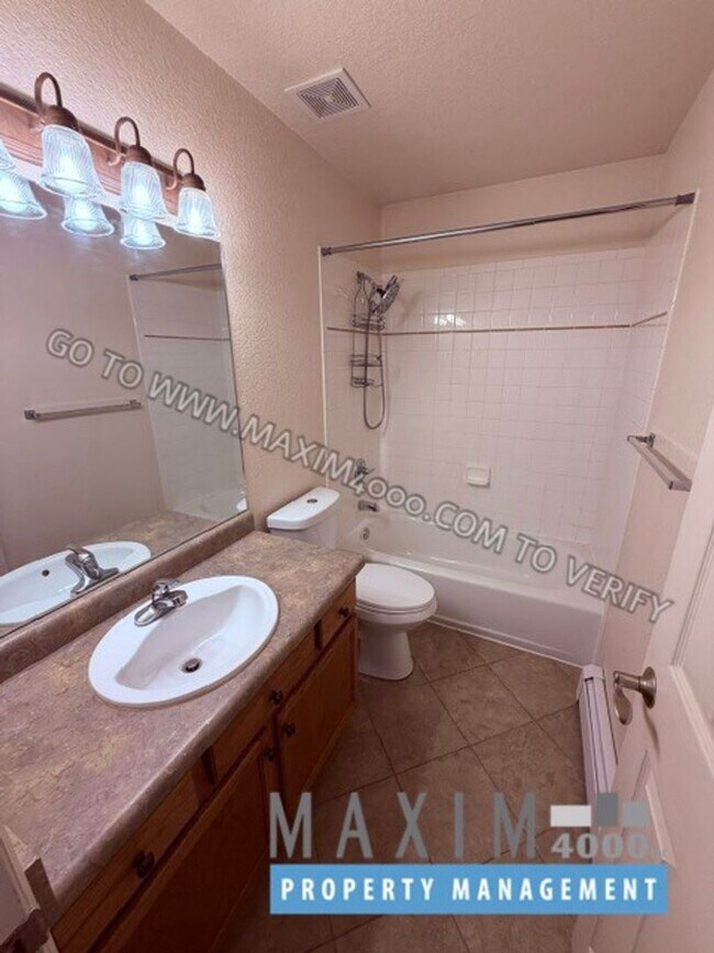 Building Photo - 255 Sargent Cir
