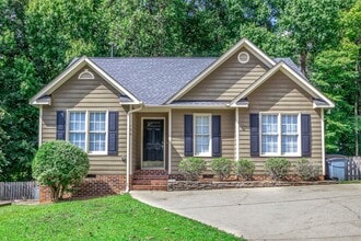 Building Photo - Charming 3 Bedroom Home