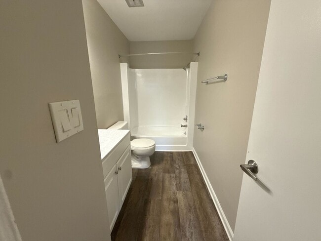 Building Photo - 121 Western Villa Dr