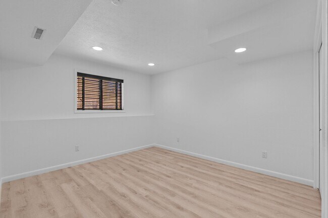 Building Photo - Beautifully Remodeled Execute Home - Parti...