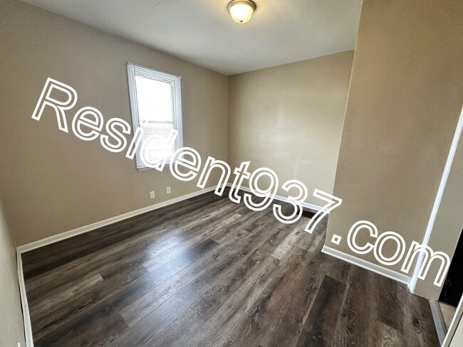 Building Photo - 3 Bed 1 bath