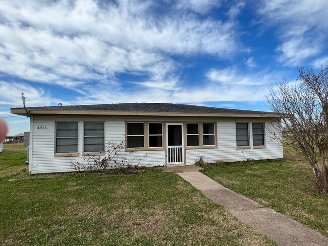 Building Photo - Bastrop Bayou Front 3/1.5/2 Home Near Demi...