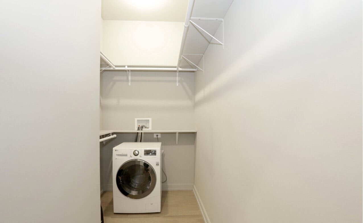 Building Photo - 810 N Clark St