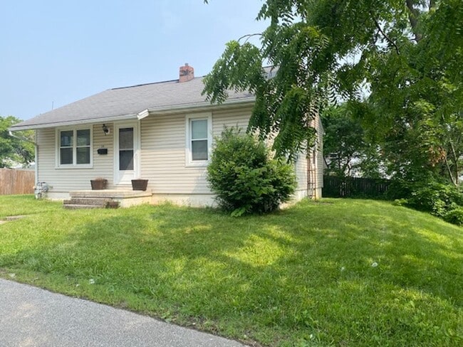 Building Photo - 2 Bedroom Single Family One Level Home